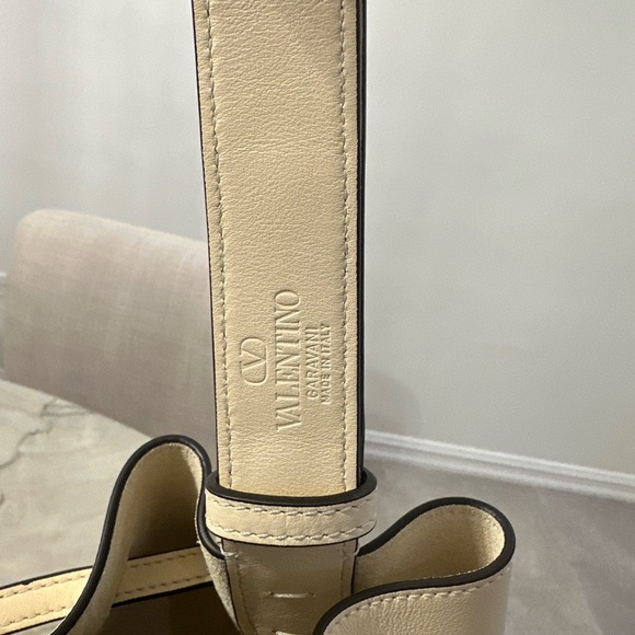 Valentino Garavani So Seau Medium Bucket Bag - Picture 6 of 6